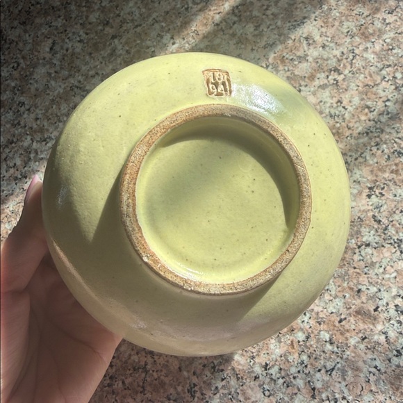 Butter Yellow Matcha Bowl - Picture 3 of 4